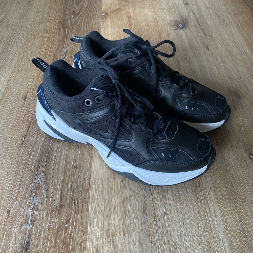 Women’s Nike sneakers